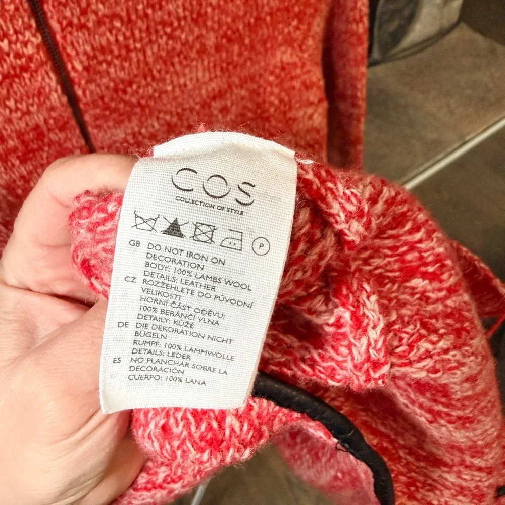 COS knit dress 100% lamb wools with leather trim
Size M - Picture 6 of 7